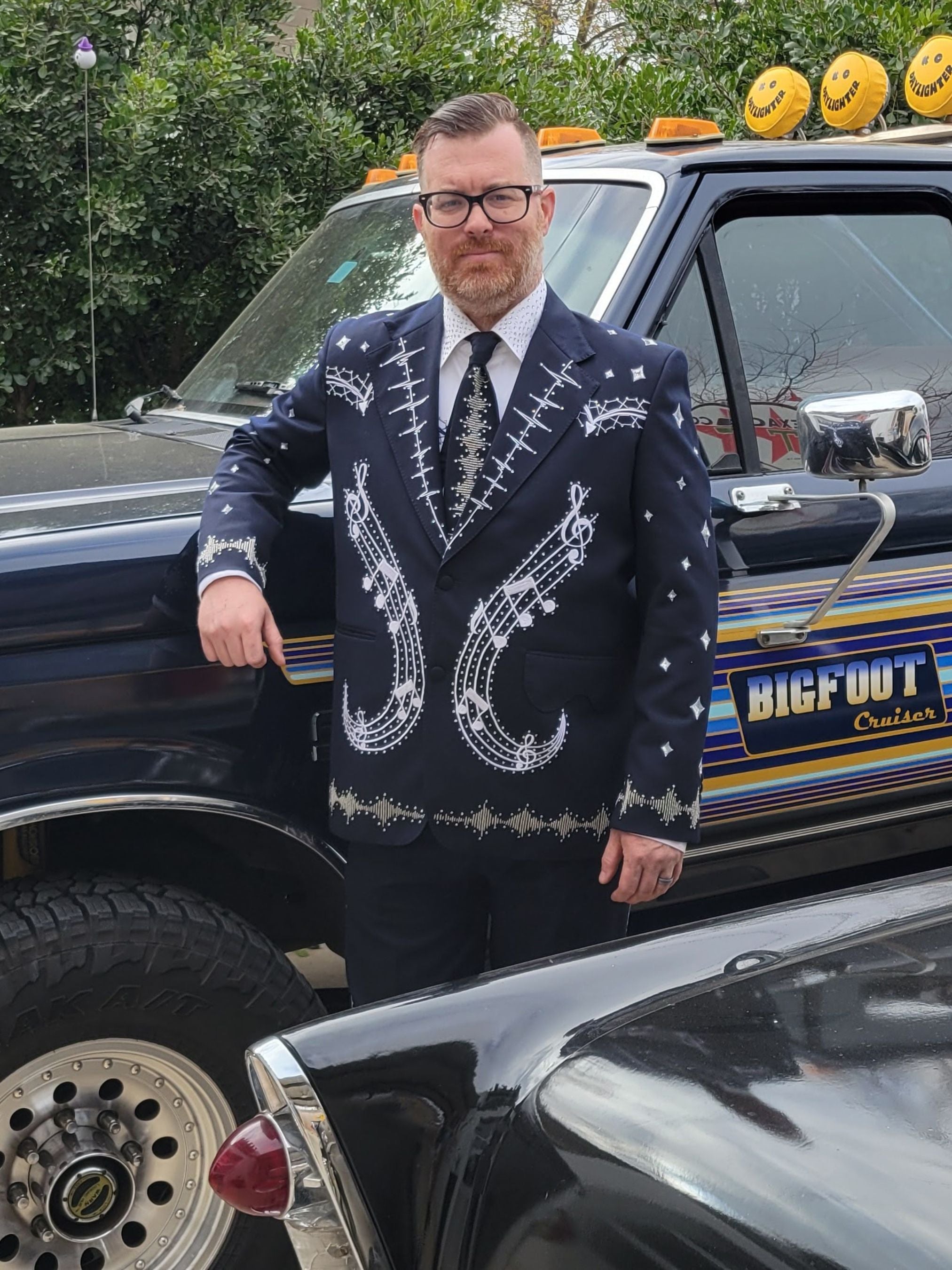 Night Symphony Suit – Rhythmic Elegance