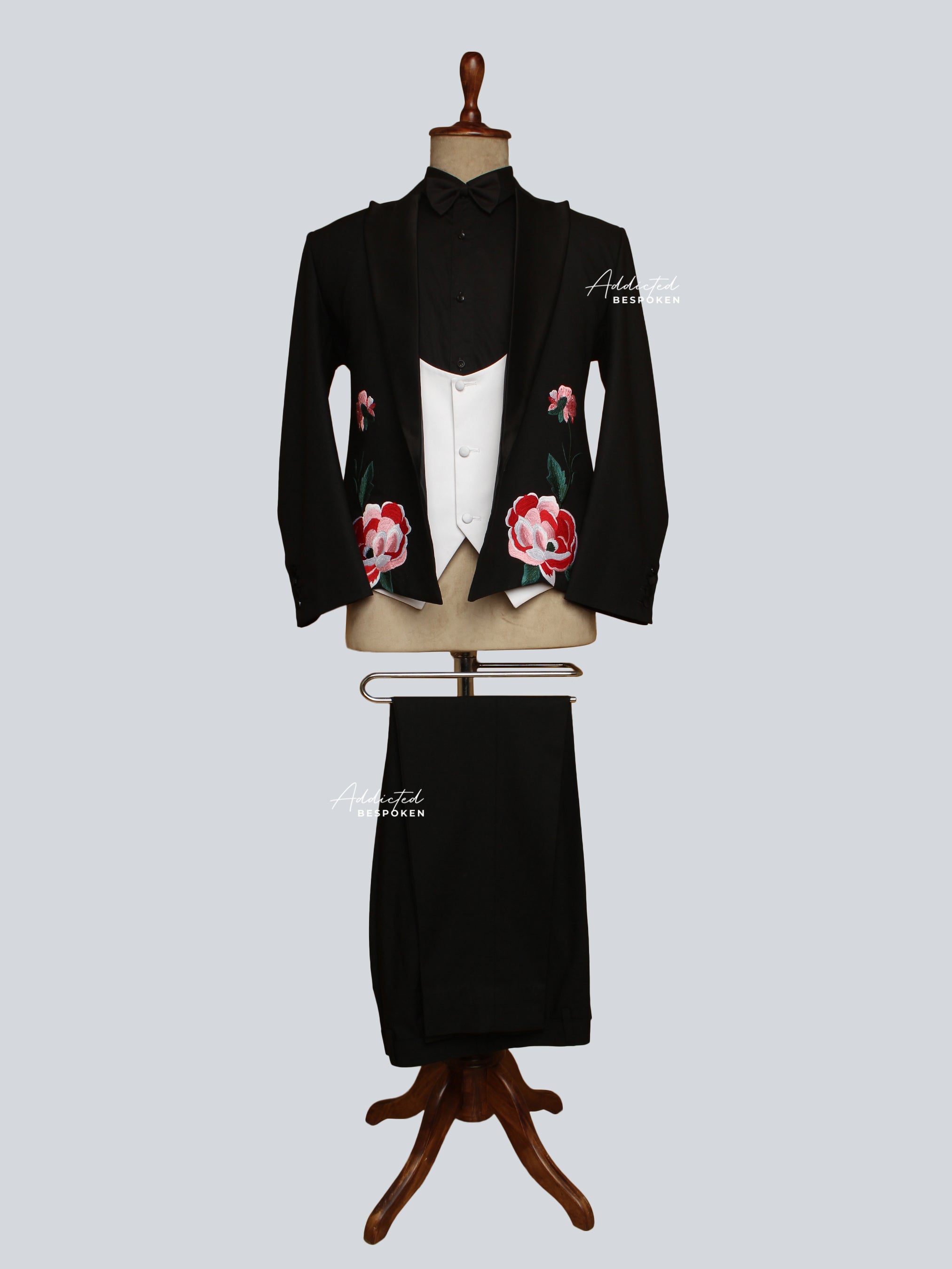 Western Suit, Embroidered Western Suits, Bespoke Wedding Suits, Wedding Men suits, Modern Groom Attire.