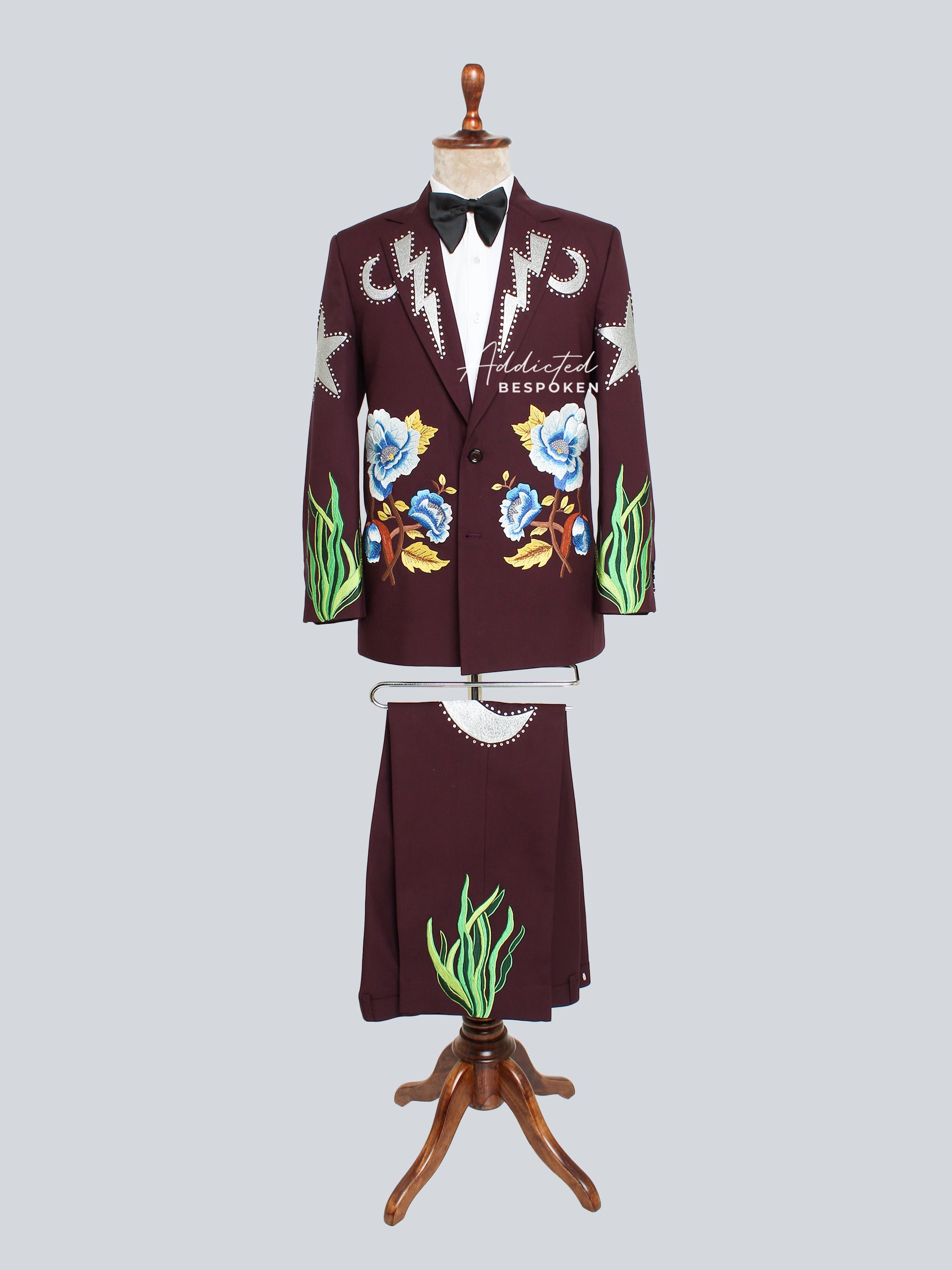 Western Suit, Embroidered Western Suits, Bespoke Wedding Suits, Wedding Men suits, Modern Groom Attire.