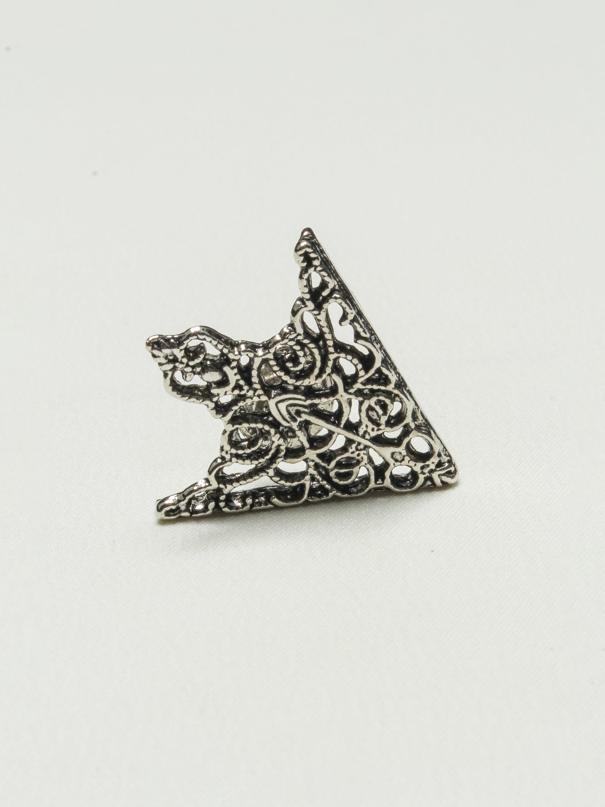 Silver Antique Collar Corners