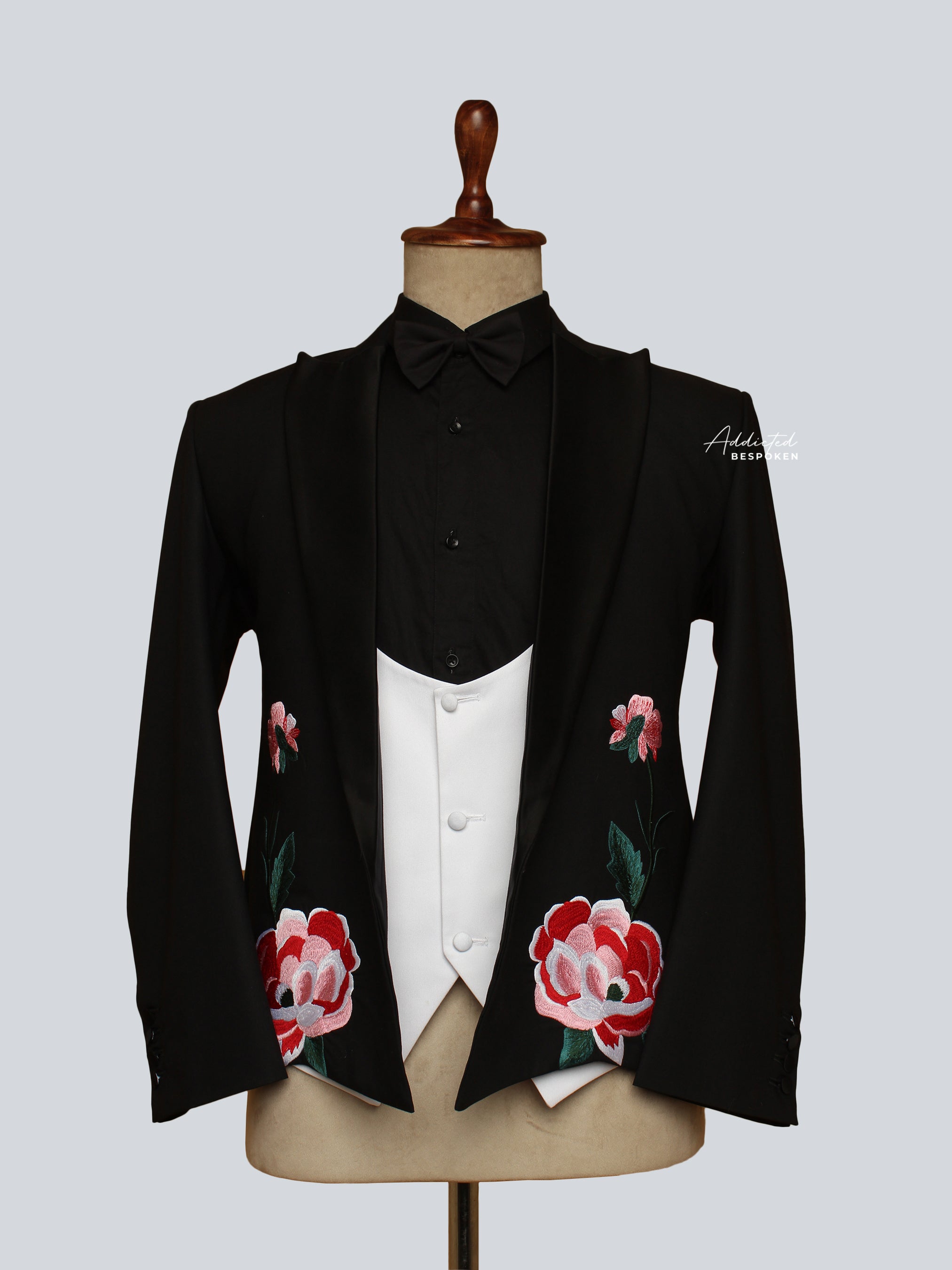 Western Suit, Embroidered Western Suits, Bespoke Wedding Suits, Wedding Men suits, Modern Groom Attire.