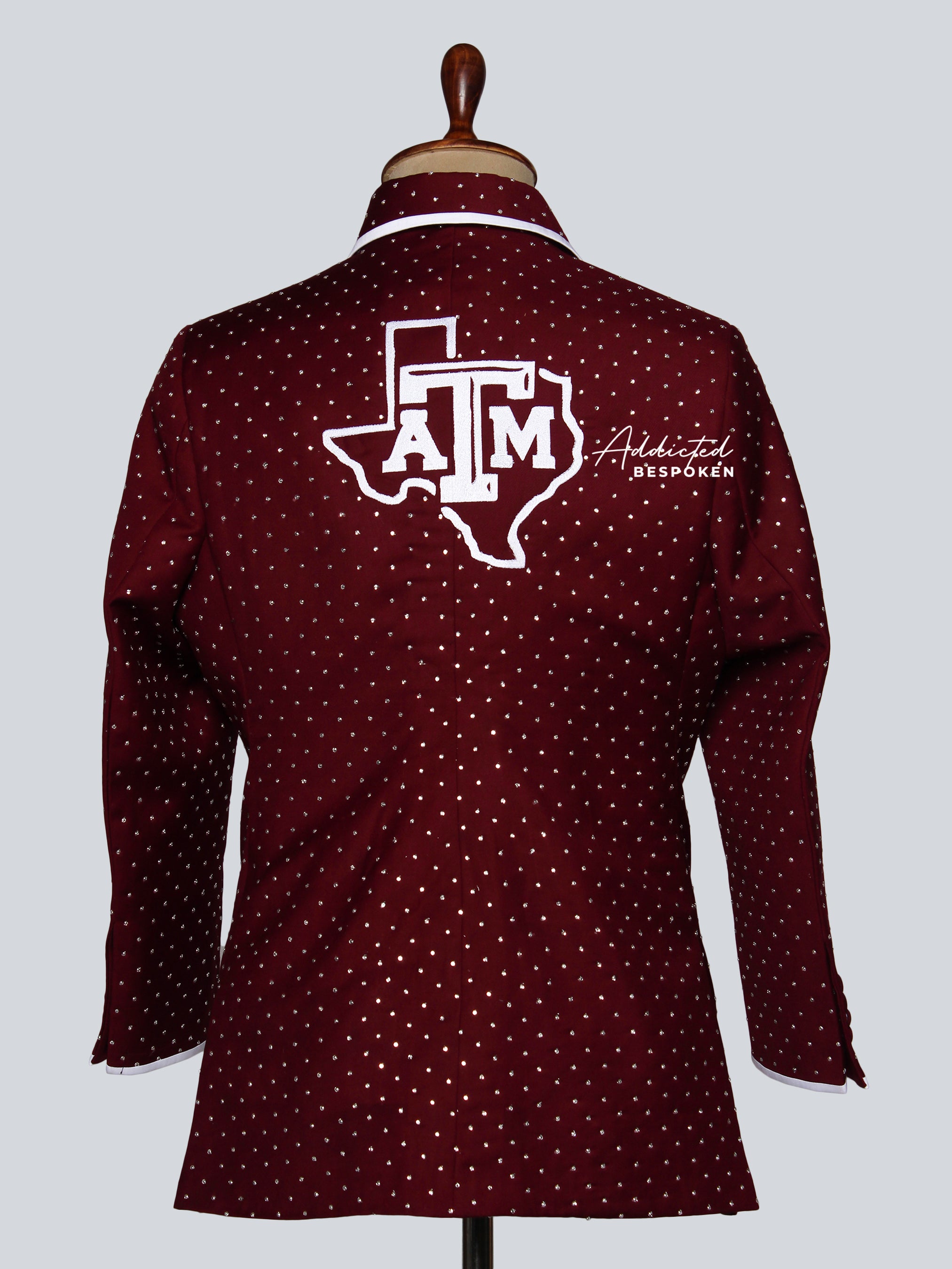 Stylish Blazer with Sharp Contrast Accents