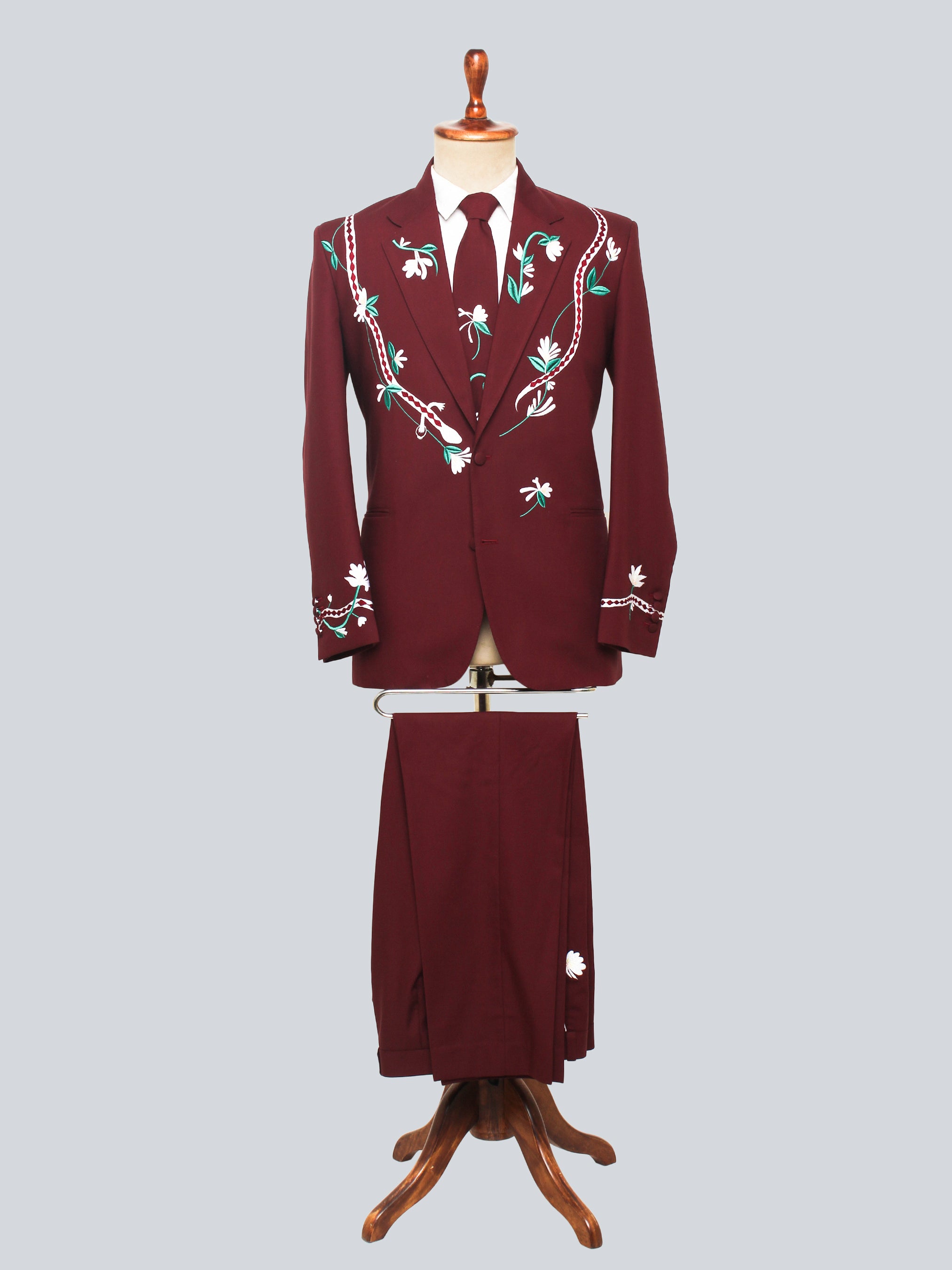 Western Suit, Embroidered Western Suits, Bespoke Wedding Suits, Wedding Men suits, Modern Groom Attire.