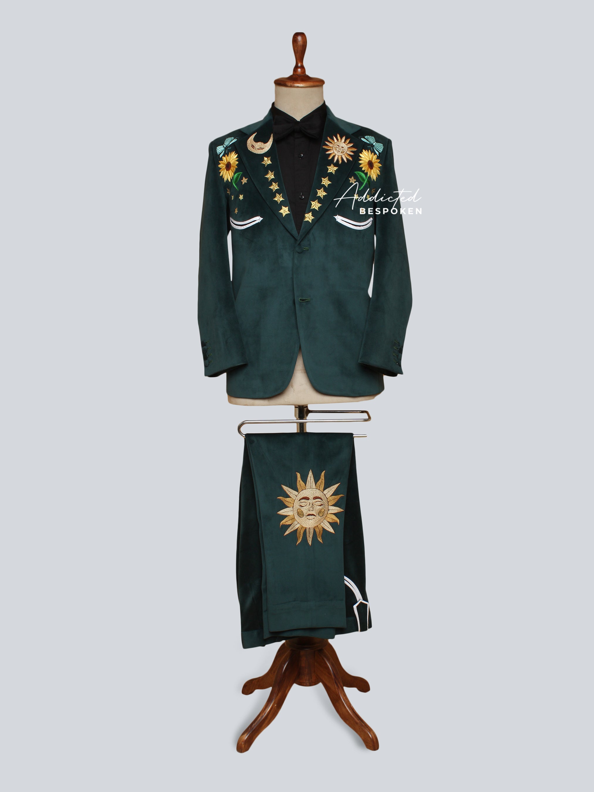 Western Suit, Embroidered Western Suits, Bespoke Wedding Suits, Wedding Men suits, Modern Groom Attire.