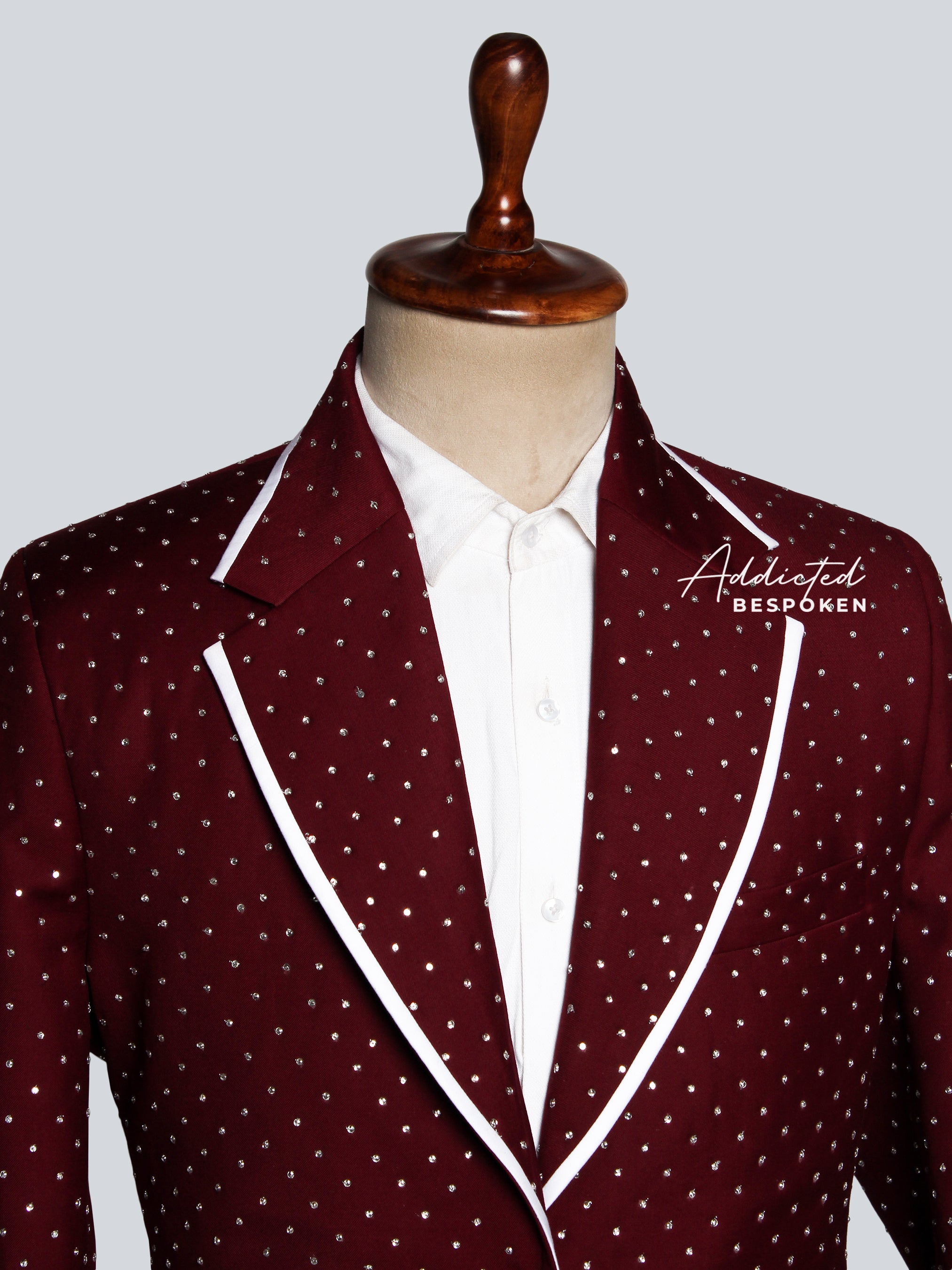 Stylish Blazer with Sharp Contrast Accents