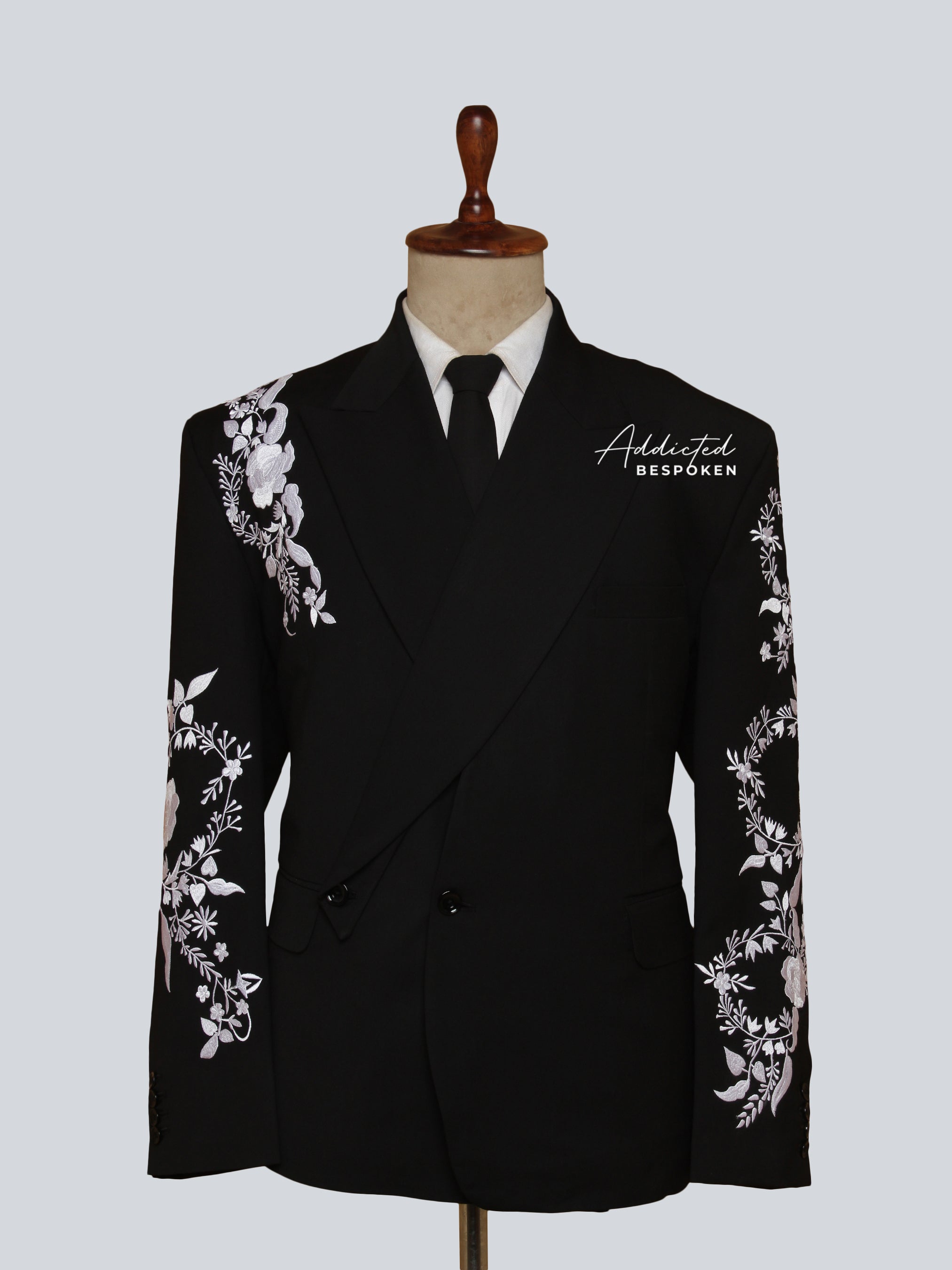 Western Suit, Embroidered Western Suits, Bespoke Wedding Suits, Wedding Men suits, Modern Groom Attire.