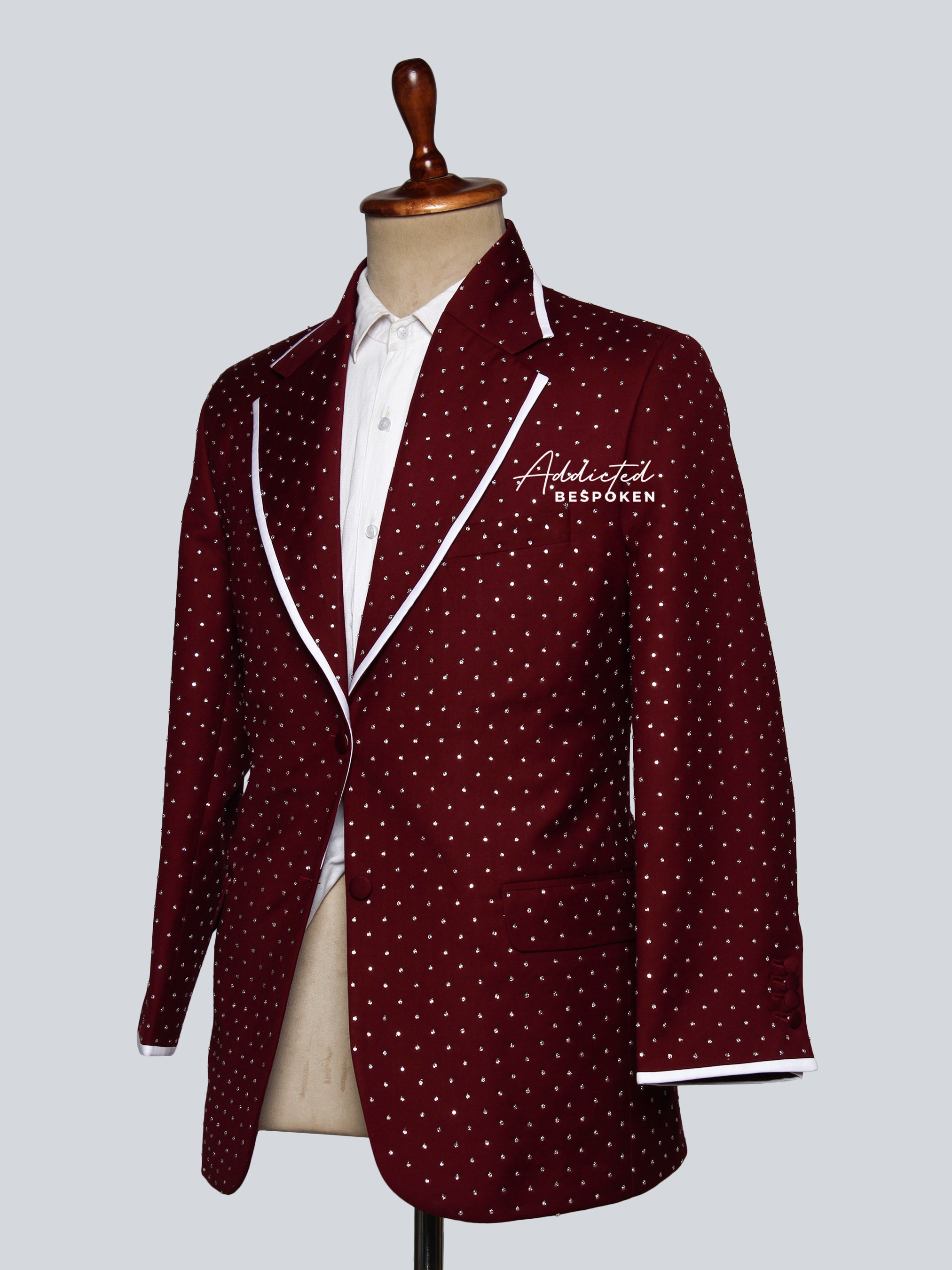 Stylish Blazer with Sharp Contrast Accents