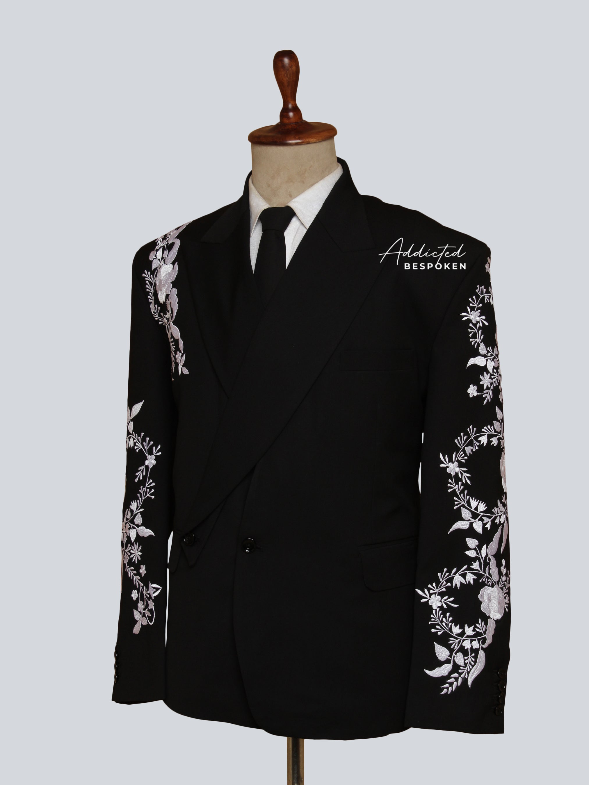 Western Suit, Embroidered Western Suits, Bespoke Wedding Suits, Wedding Men suits, Modern Groom Attire.