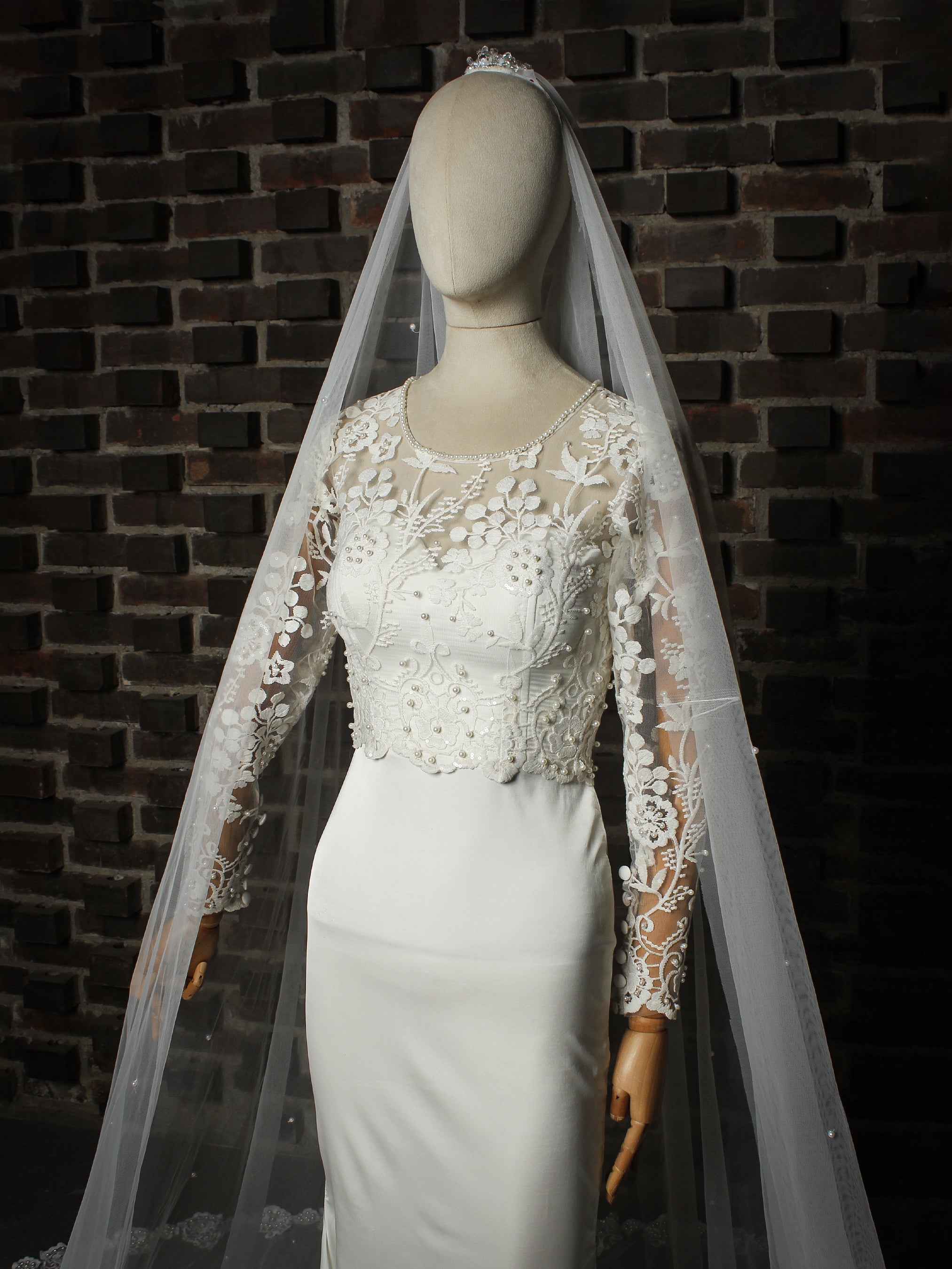 Elegance Bridal Gown Addicted Bespoken