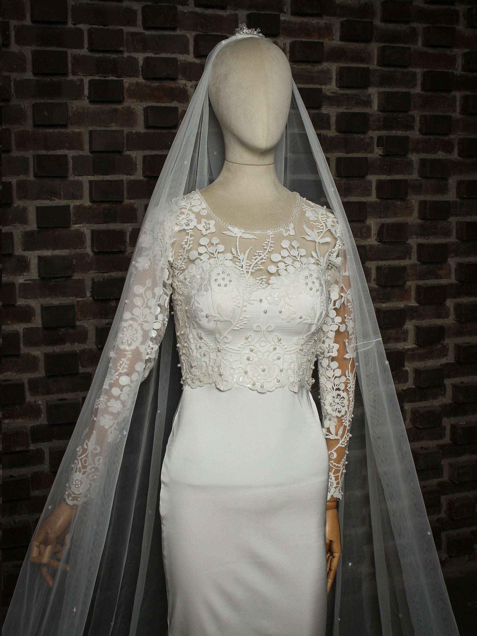 Elegance Bridal Gown Addicted Bespoken