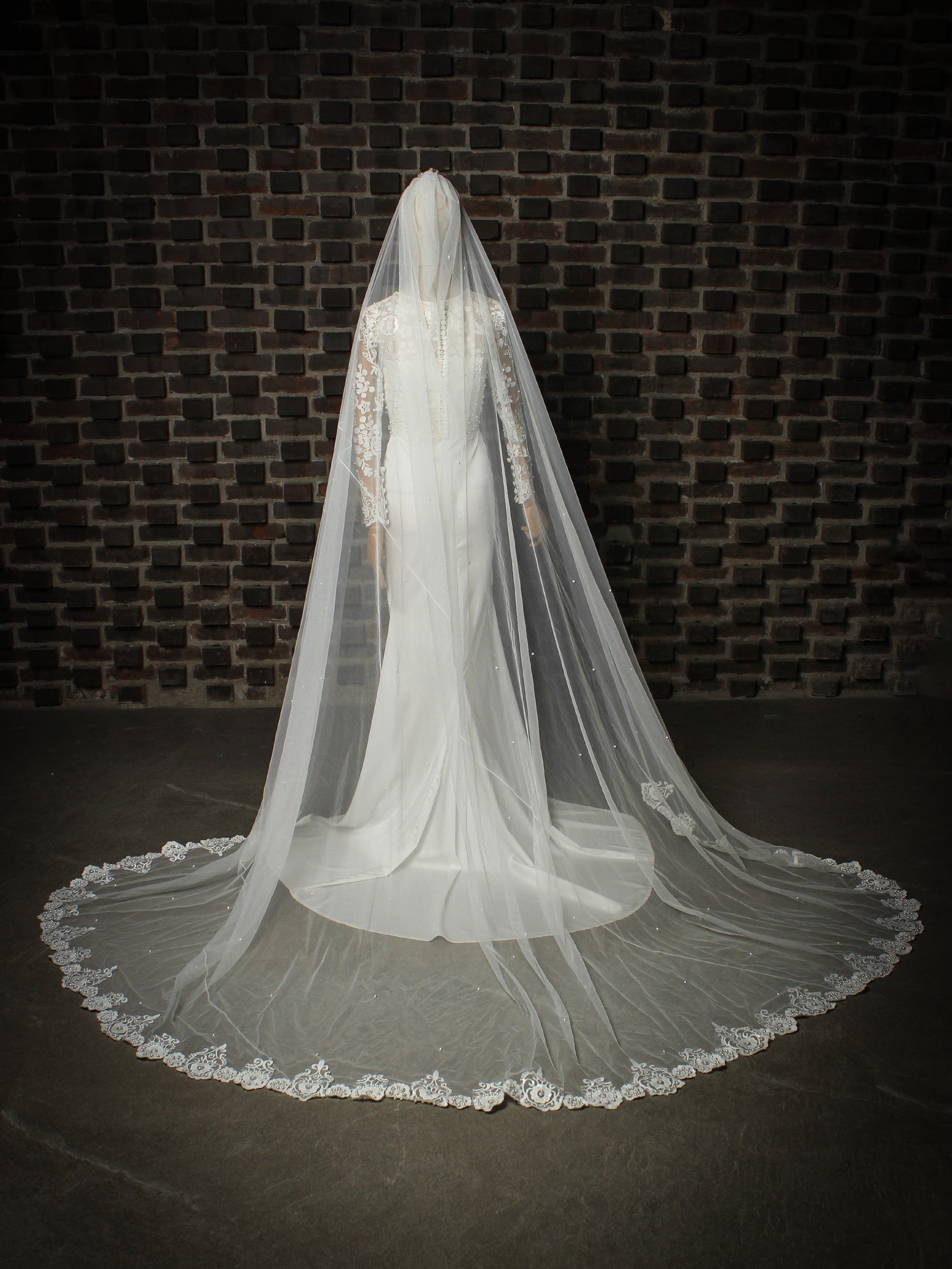 Elegance Bridal Gown Addicted Bespoken