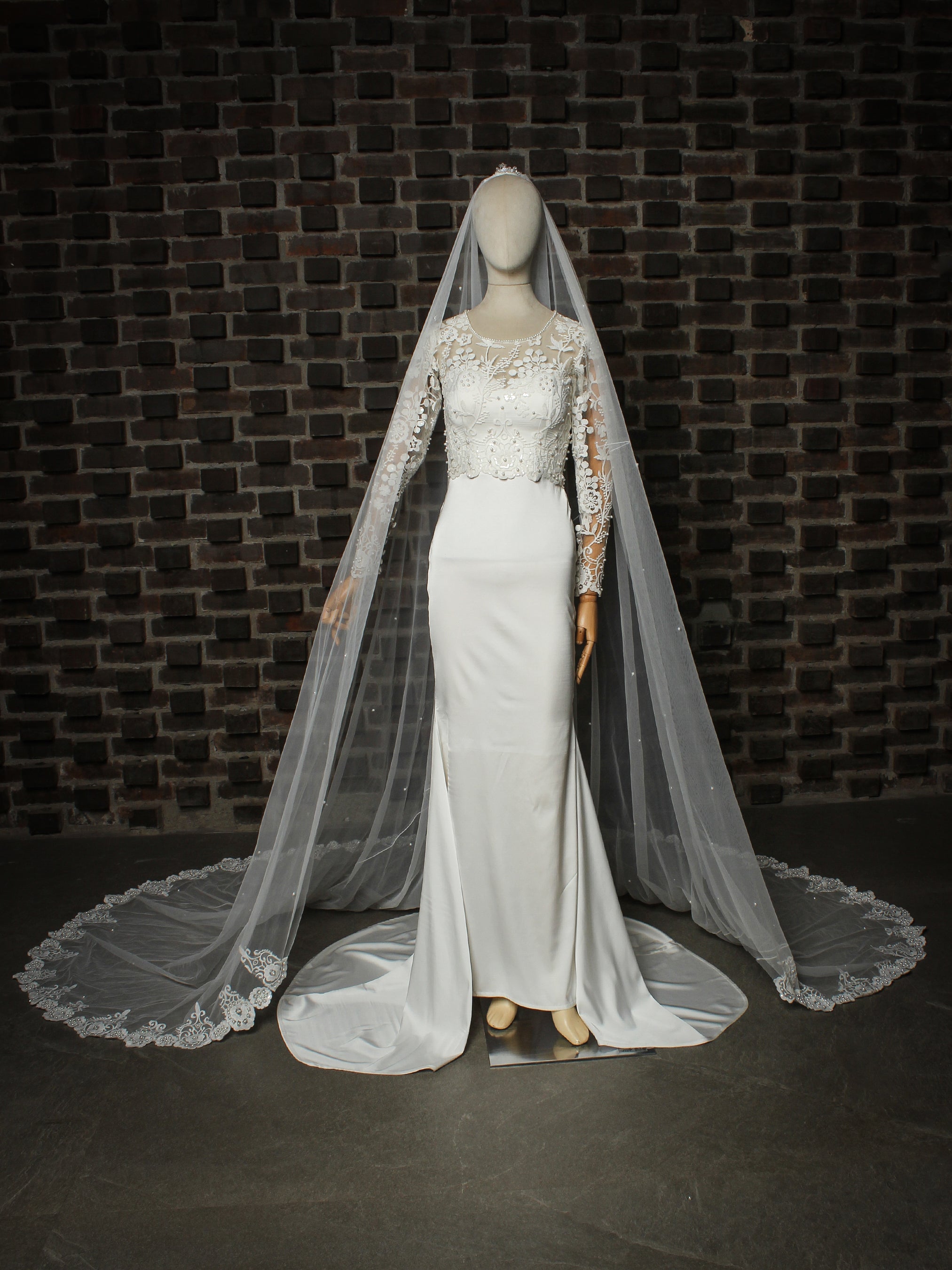 Elegance Bridal Gown Addicted Bespoken