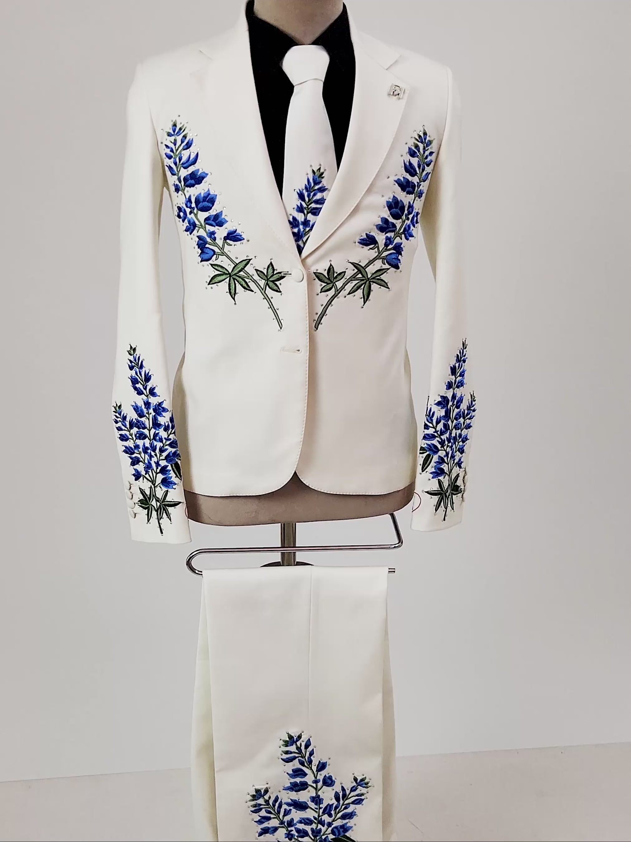 Western Suit, Embroidered Western Suits, Bespoke Wedding Suits, Wedding Men suits, Modern Groom Attire.